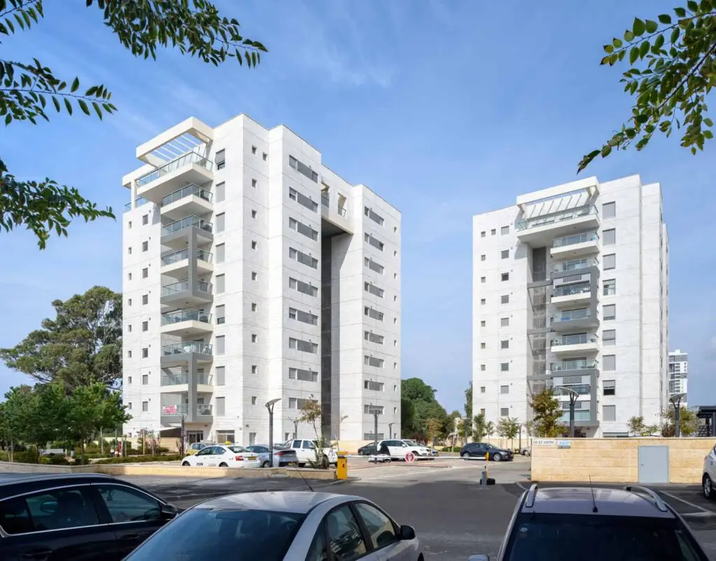פרויקט דירות בטירת הכרמל של עץ השקד - 2 בינייני דירות שבנינו